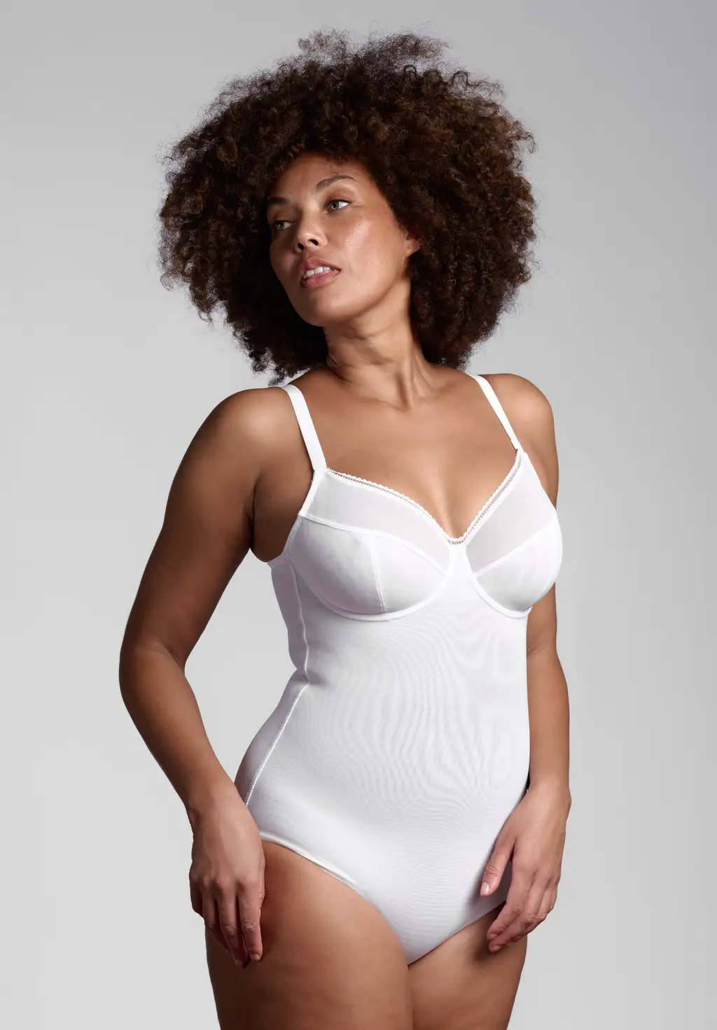Луксозно боди с меки чашки Lepel 404 серия Light Form
