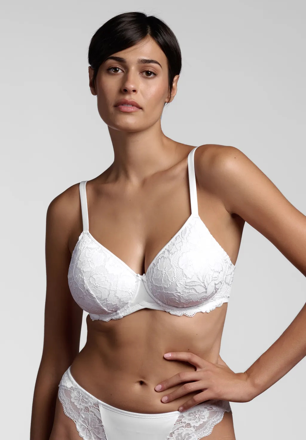 Дантелен сутиен с оформени плътни чашки Balconette Lepel Belseno 258
